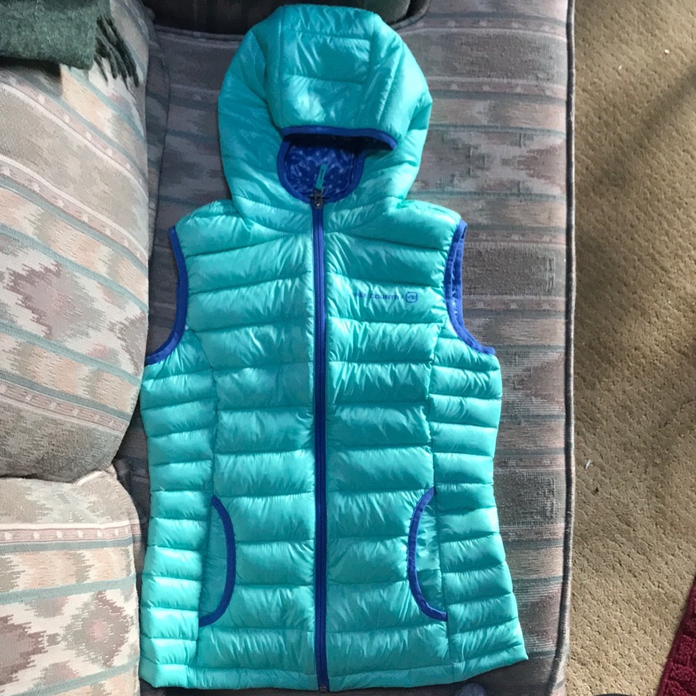 This is a Girl Free Country vest with a hood